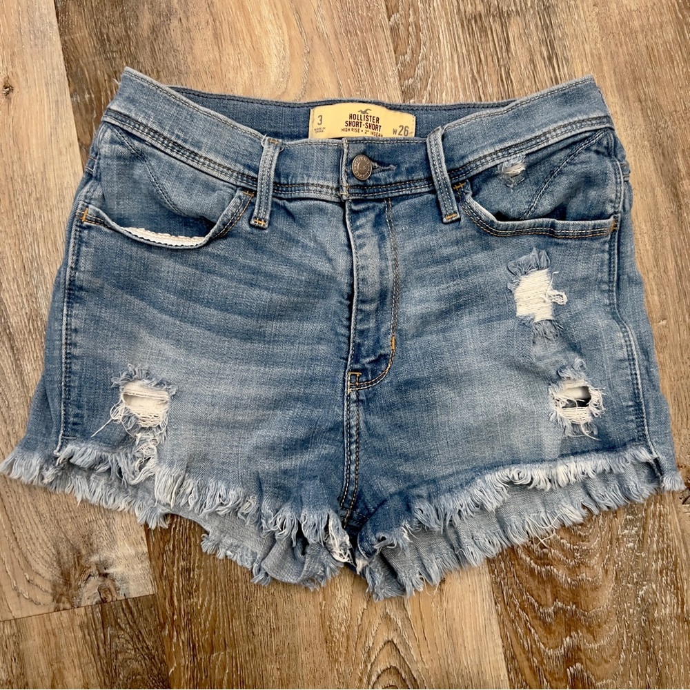 EUC Hollister Distressed Hi-Rise Short Short size 3